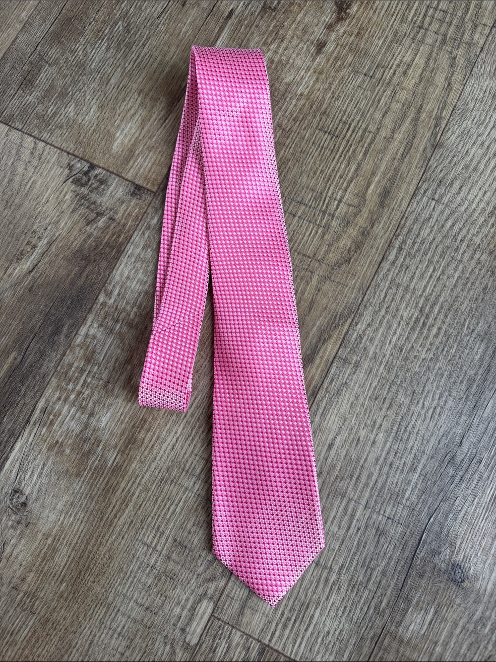 Classic Pink Men's Tie - Stylish Solid Design